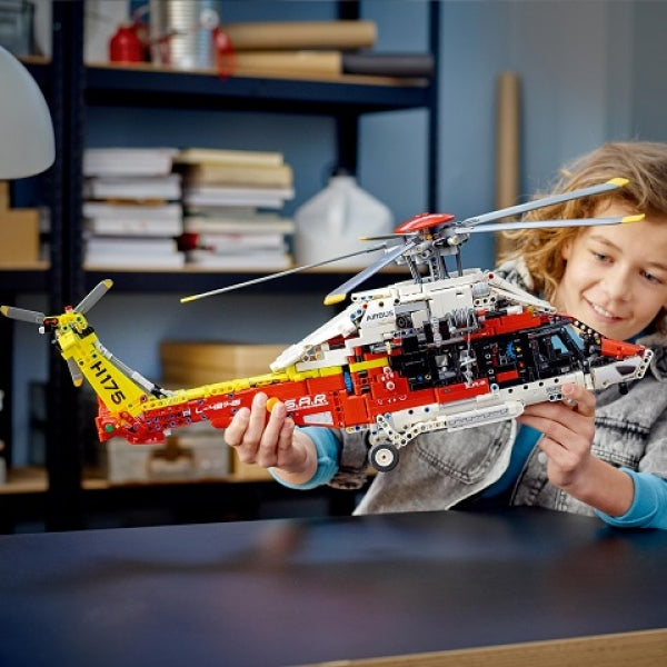 LEGO 42145 Airbus H175 Reddingshelicopter