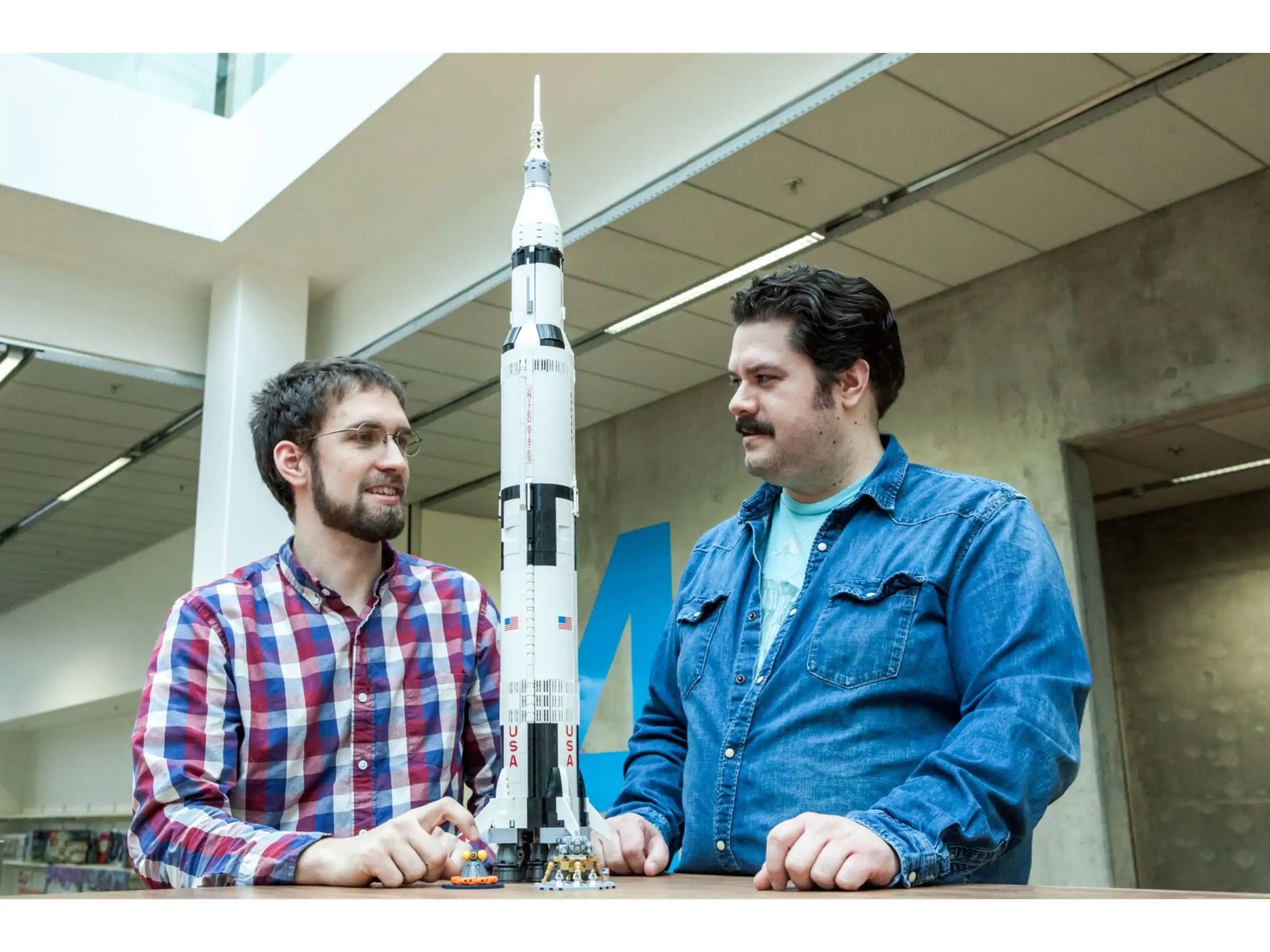 LEGO 21309 NASA Apollo Saturn V